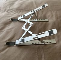 Adjustable laptop stand