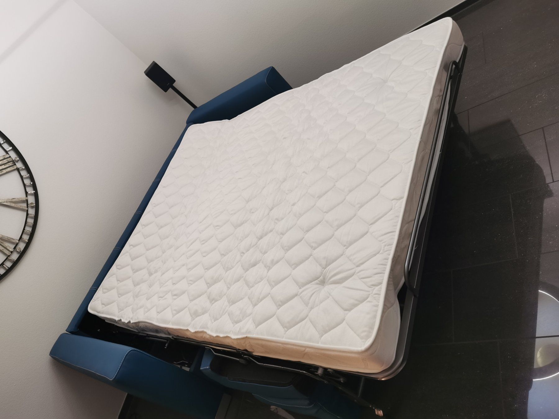 Sofas: Neuwertiges Bettsofa in der Farbe 'Petrol' – Neu (gemäss Beschreibung) aus Neuheim von Voicehb 4