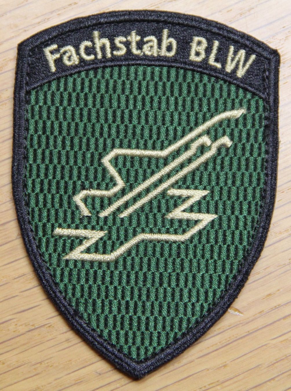 Schweizer Armee Plaketten & Abzeichen: Fachstab BLW, Betriebe der Luftwaffe – Gebraucht aus Belp von Tomsek