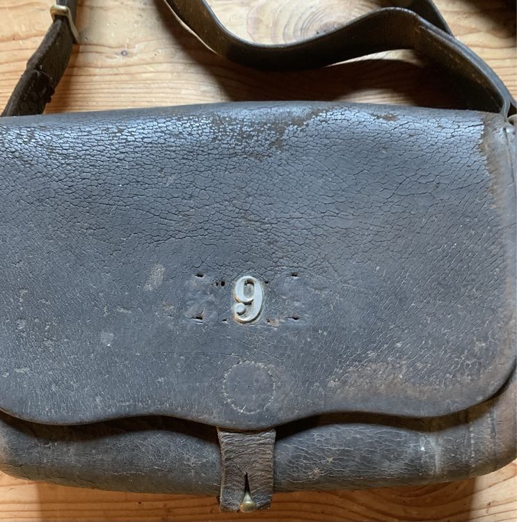 Alte Ledertasche der CH Armee 2
