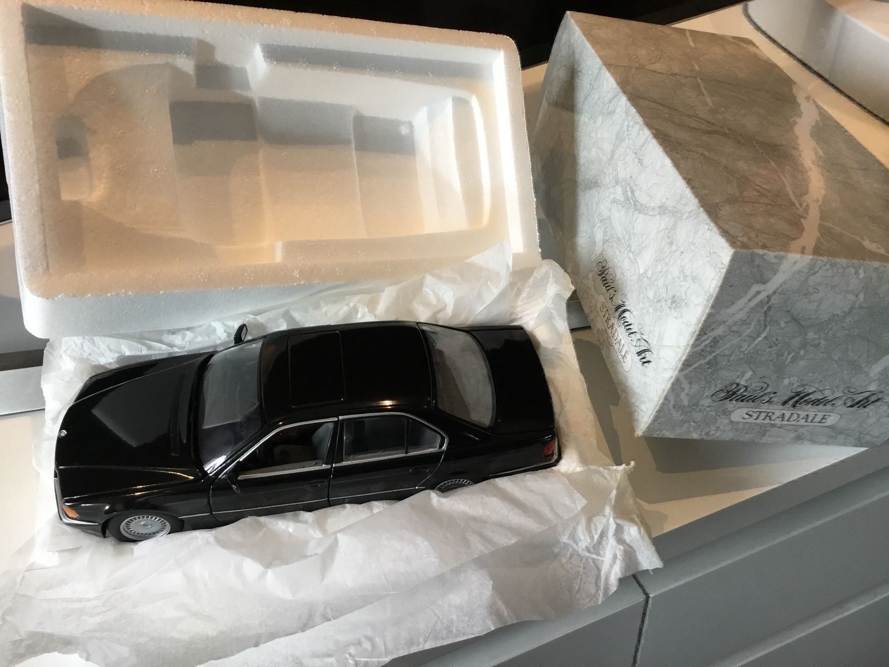 BMW Modellini d'auto: BMW 740 i im Massstab 1:24 – Nuovo e nell'imballaggio originale da Erlenbach im Simmental venduto da Model_box 7