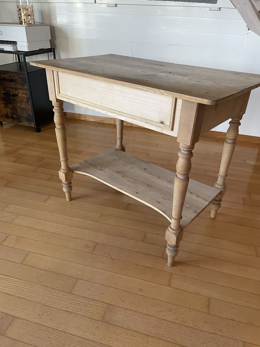Tavoli: Side table pine wood with drawer, needs restoration – Usato da Grüt (Gossau ZH) venduto da jwa_gx68 1