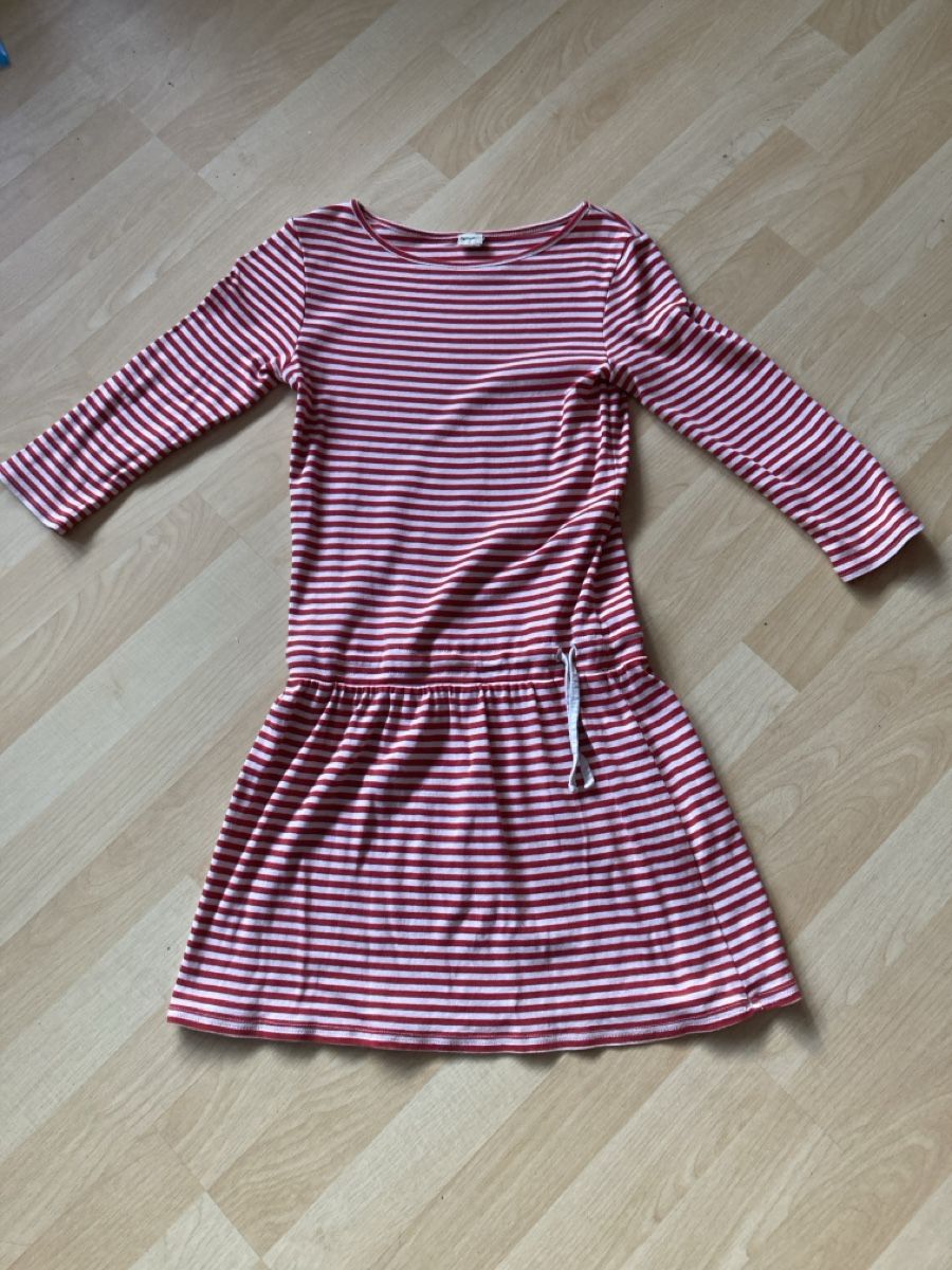 Robes et jupes: Rot-weiss gestreiftes Kleid 140 – D'occasion à Guttannen par AinaScherling