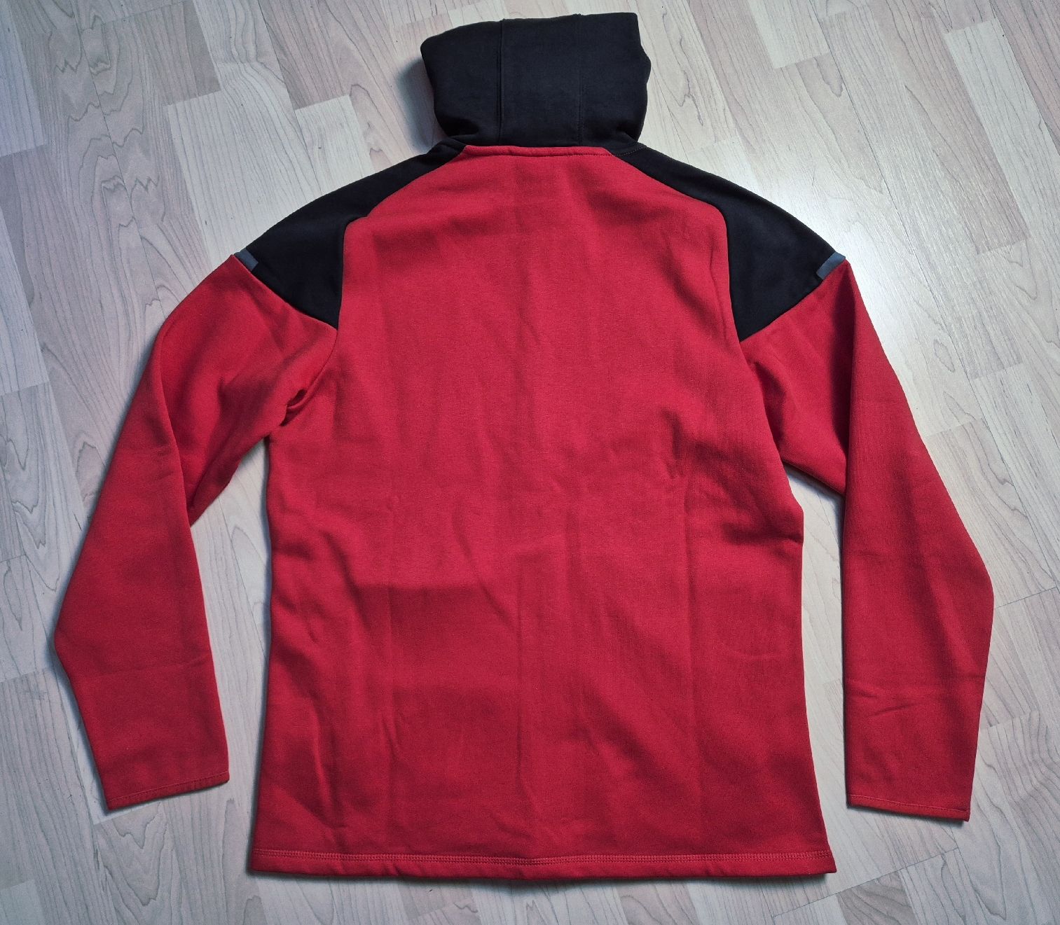 Puma Giacche: Puma 23/24 AC Milan Jacke Grösse L – Nuovo (secondo la descrizione) da St. Gallen venduto da CaliSunshine 1