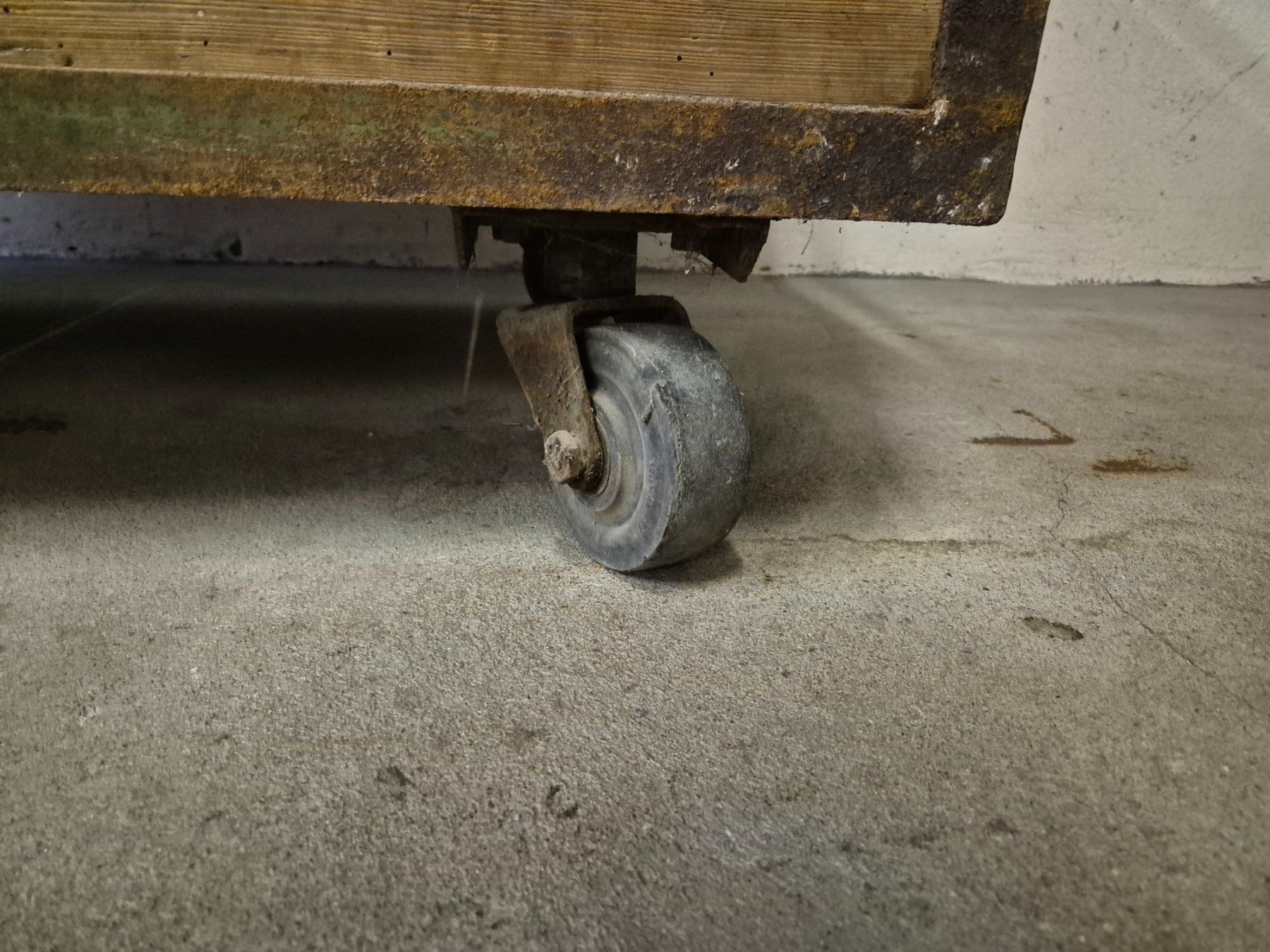 Banconi: Holzwagen, massiv, Räder, – Usato da Vilters venduto da Fleiflomi 1