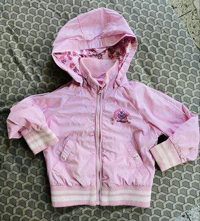 Veste légère fille rose taille 104 en très bon état