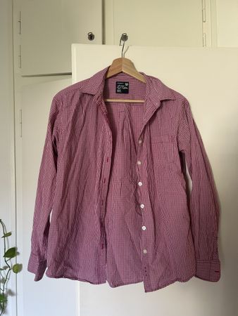 American Eagle red gingham button up shirt