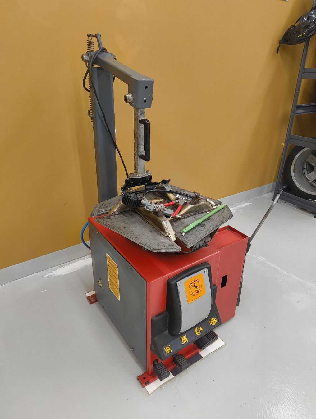 Tutte le macchine: Reifenmontiermaschine – Usato da Ennetbühl venduto da ack_8gnz 1