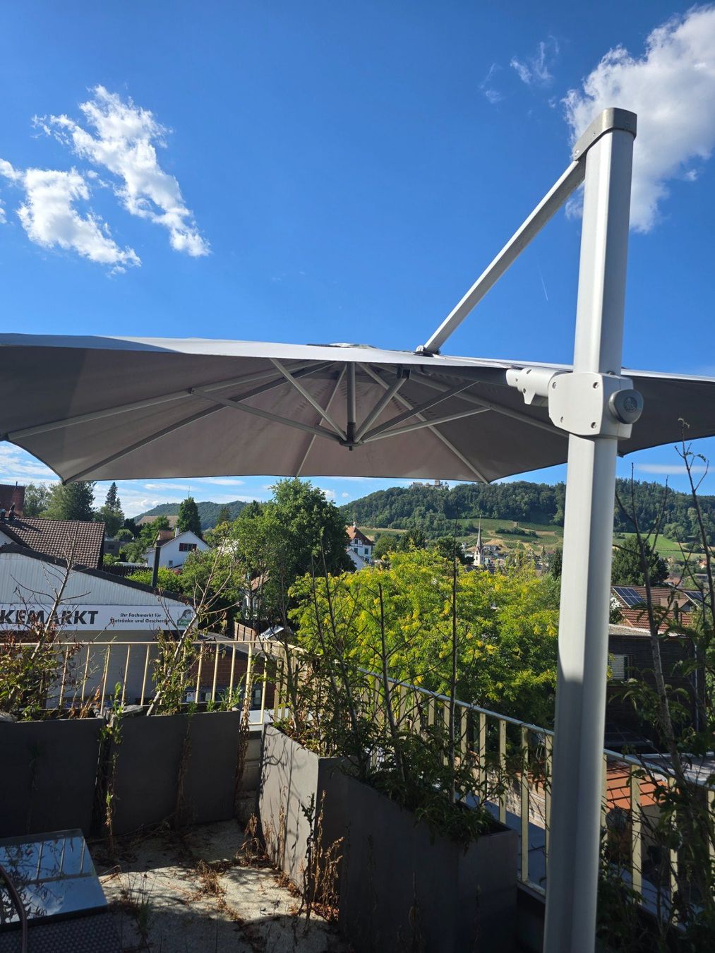 Sonnenschirme: Große Sonnenschirm "Sun Comfort" – Gebraucht aus Stein am Rhein von dom_k28v 1