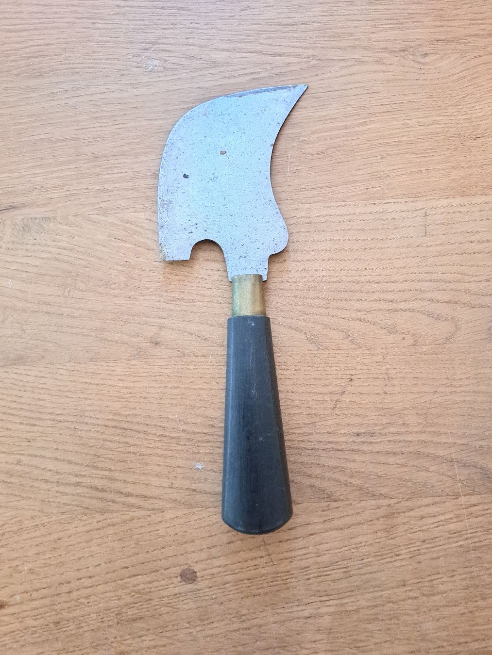 Alle Werkzeuge: Lederschneider Messer Sichelform mit Holzgriff  – Gebraucht aus Pratteln von mab_f2fz 1