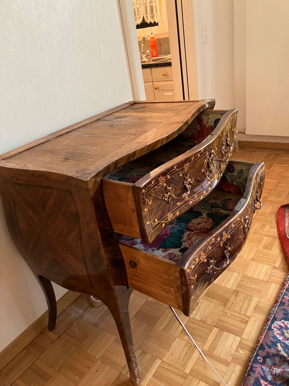 Cassettiere: Antike Barock-Kommode im Louis-XV-Stil – Usato da Bern venduto da schoenisache 5
