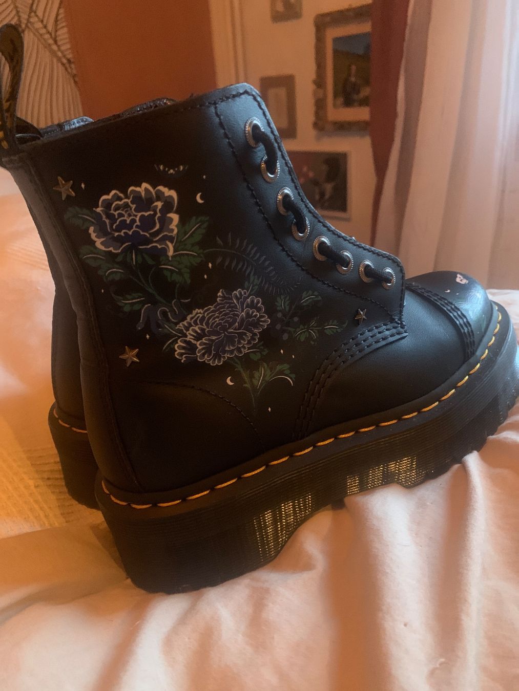 Dr. Martens Scarpe da donna: Dr martens plateforme avec fleurs - 38 – Usato da Rochefort venduto da runeii