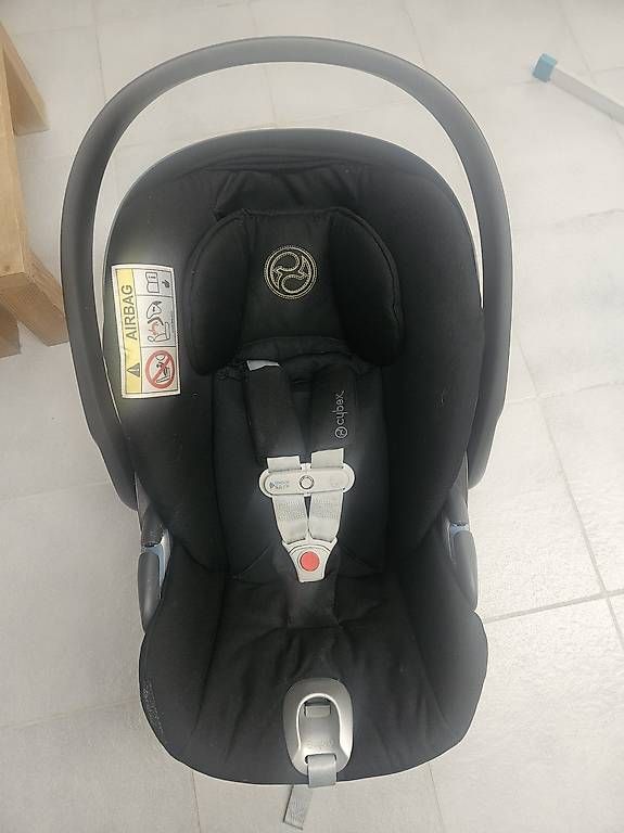 Seggiolini per auto: Cybex Cloud Z i-size inkl. BASE – Usato da Wallisellen venduto da Mmarko0