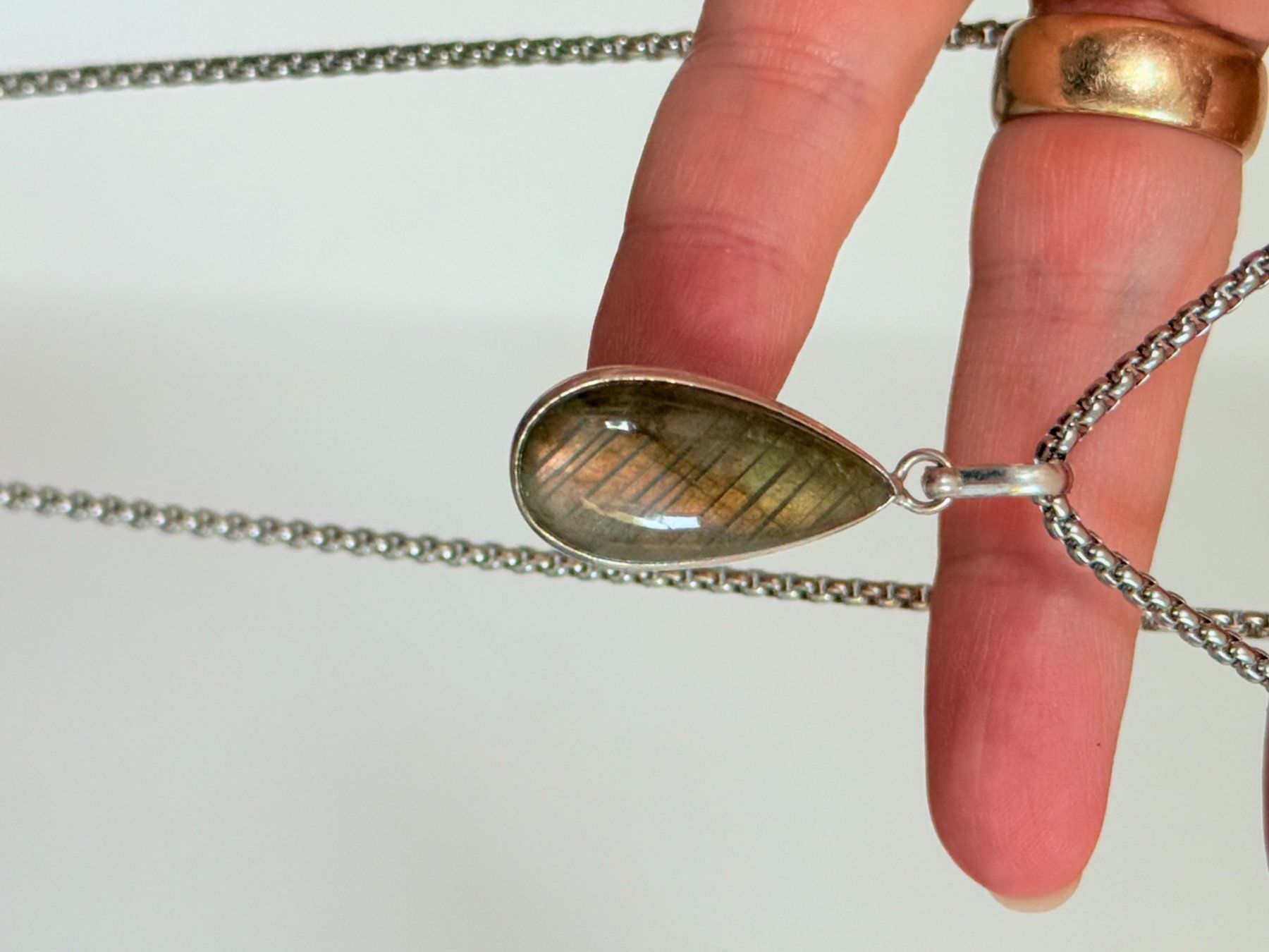 Ketten: Collier avec labradorite - Élégant & Naturel! – Neu und originalverpackt aus Genève von AWWA 2