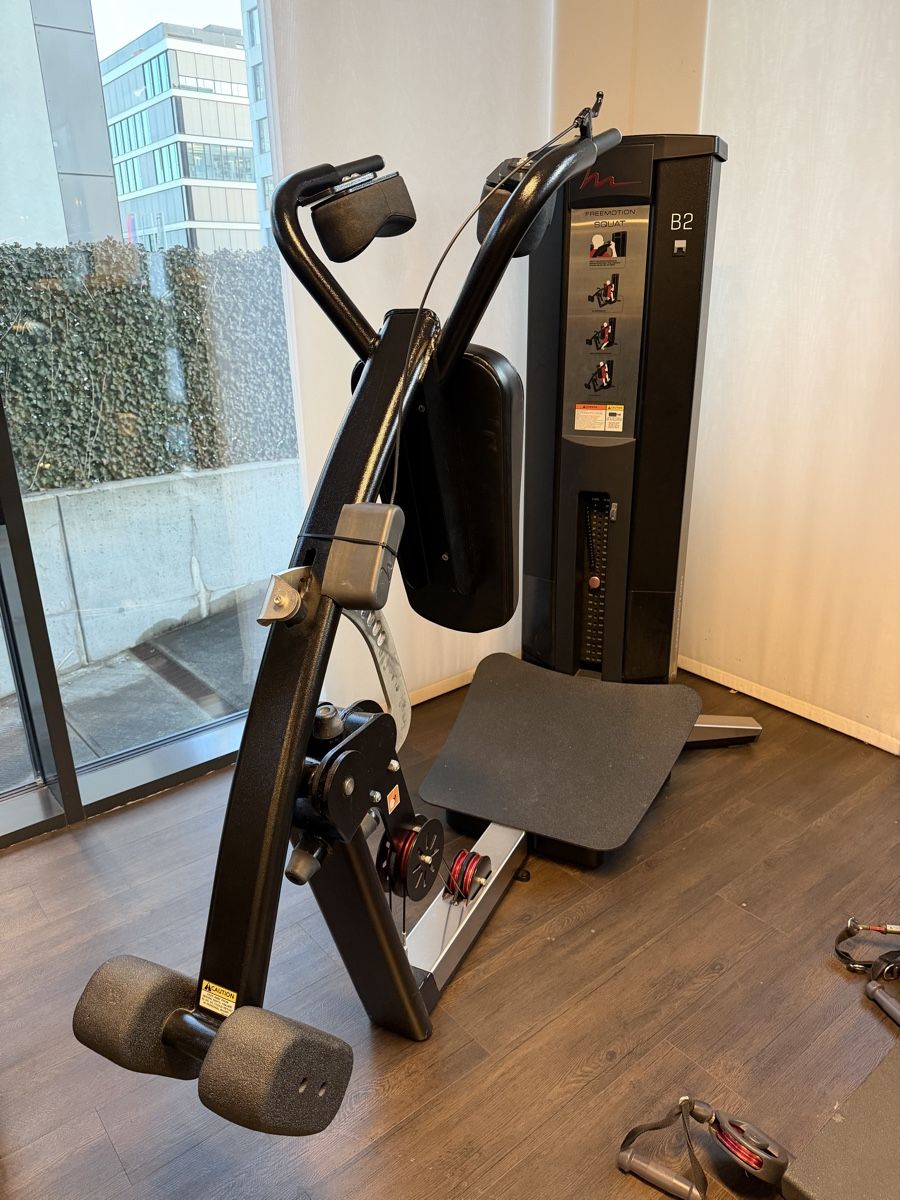 Vélos d'appartement: Freemotion Squat Maschine – D'occasion à Ruggell par lis_xx6d