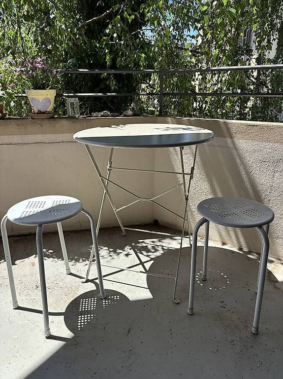Tavoli: Gartentisch rund und 2 Hocker – Usato da Bern venduto da MarleneLivia 1