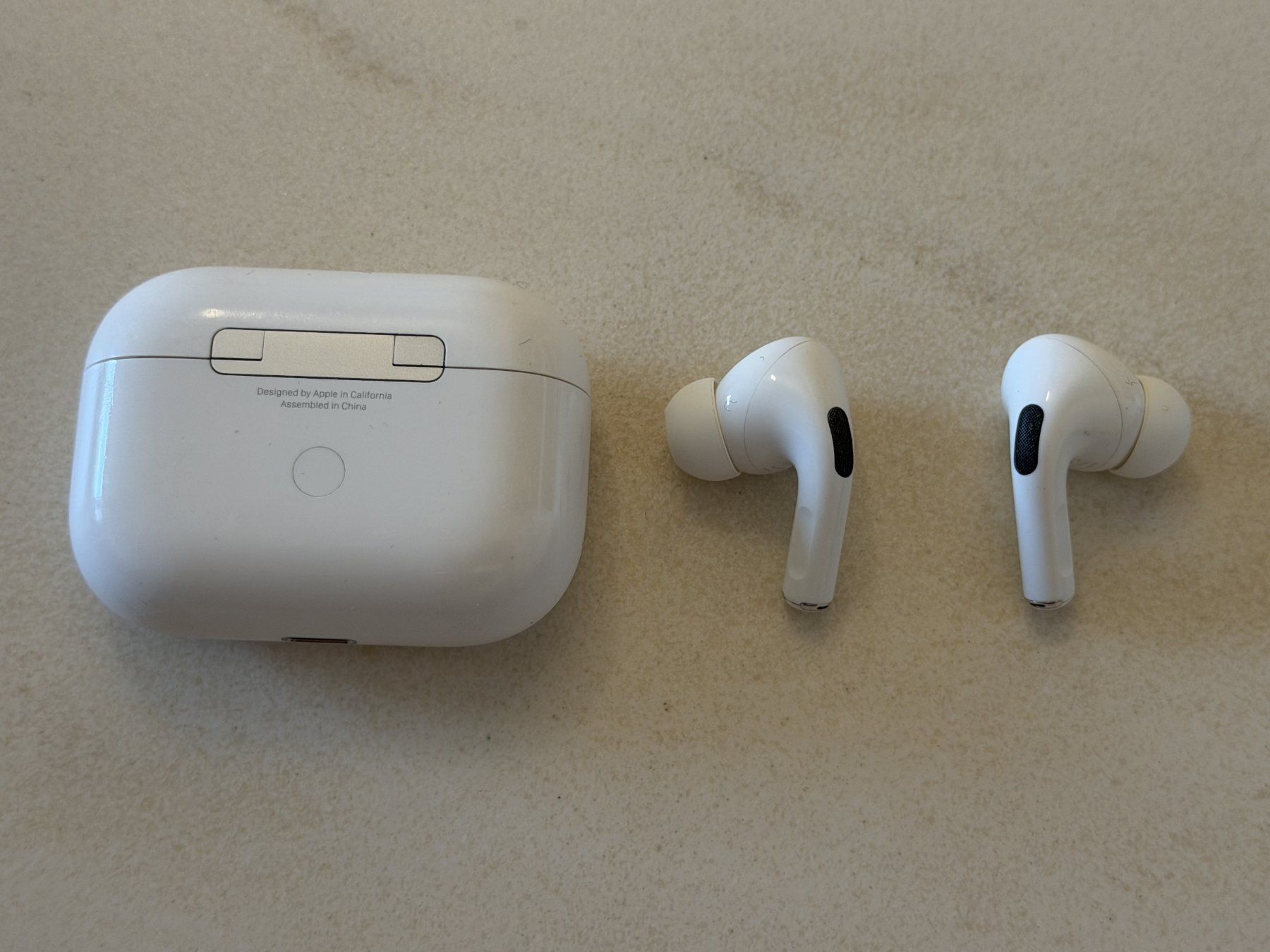 Apple Casques audio: Apple AirPods Pro (1. Generation) mit Ladecase – Défectueux à Glarus par walkerit 2