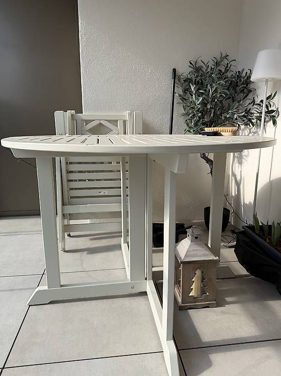 Ikea Set di tavolo e panche: Bondholmen Outdoor Dining table and three chairs – Usato da Altdorf UR venduto da ple_y5zk 1