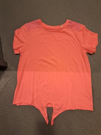 Schönes T-Shirt zu verkaufen.Grösse 158/164