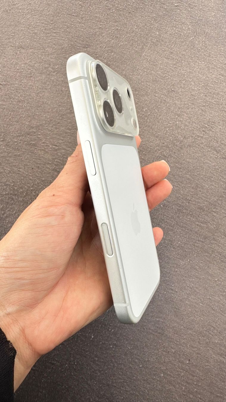 Apple Telefoni cellulari / Smartphones: Iphone 17 Pro 256gb Silver – Nuovo (secondo la descrizione) da Biel/Bienne venduto da Trend90 6