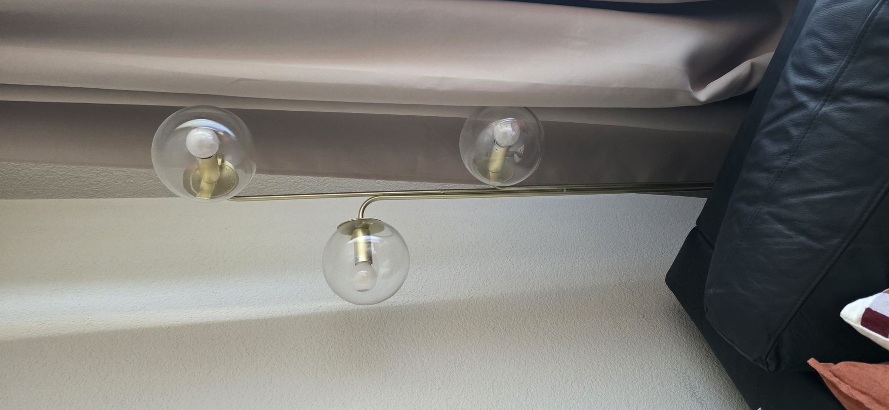 La Redoute Lampen: Deckenleuchte Messing mit drei Glaskugeln gebraucht einwandf – Neu (gemäss Beschreibung) aus Urdorf von sal_2nms