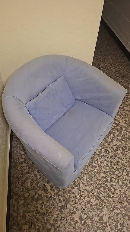 Fauteuils: Fauteuil bleu avec son coussin – D'occasion à Petit-Lancy par mik_fs6x