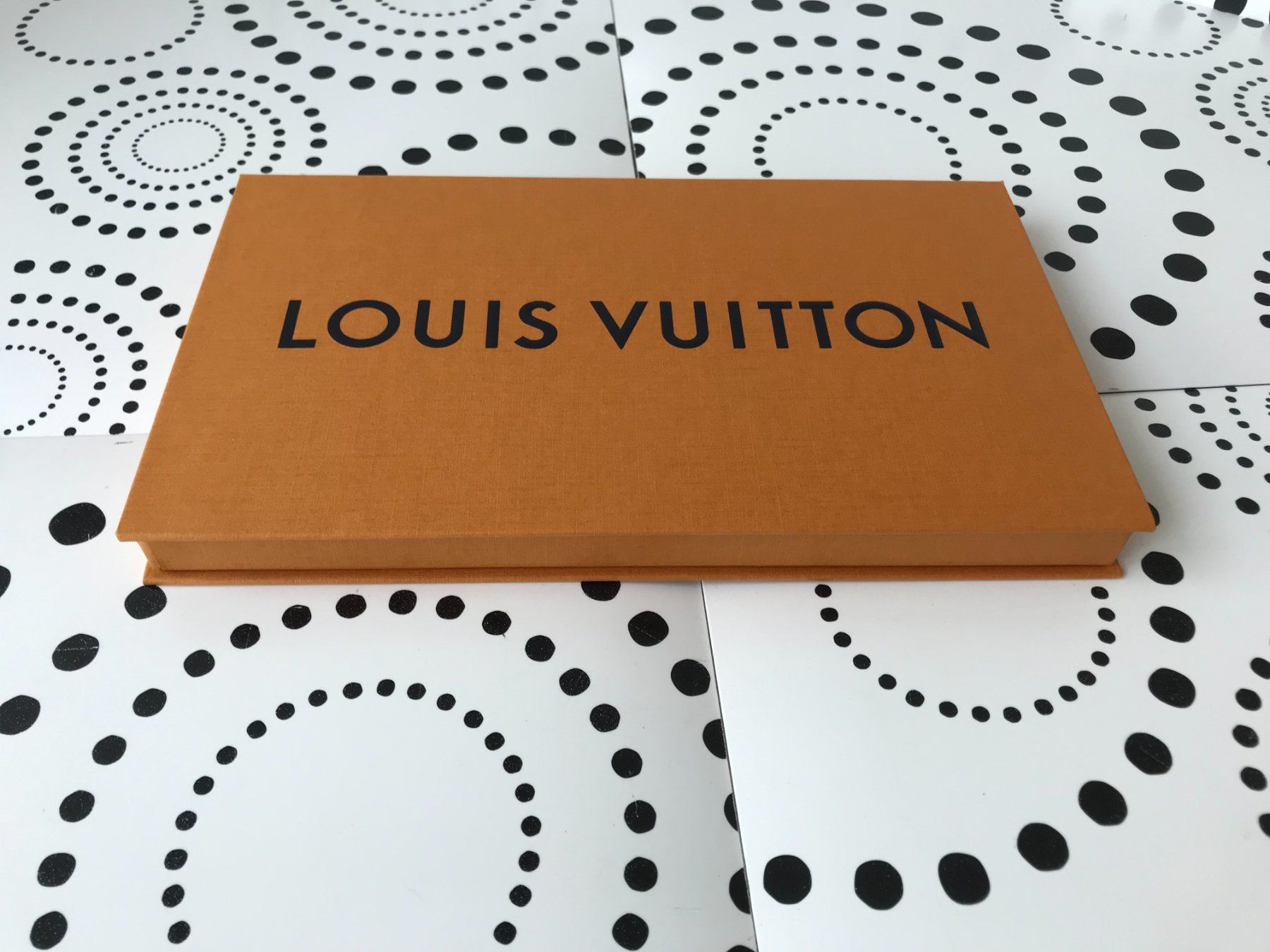 Louis Vuitton Altro in Decorazioni & Accessori: LOUIS VUITTON ORIGINAL - CARTON BOX CASE - TOP !!! – Nuovo (secondo la descrizione) da Epalinges venduto da dream-watch