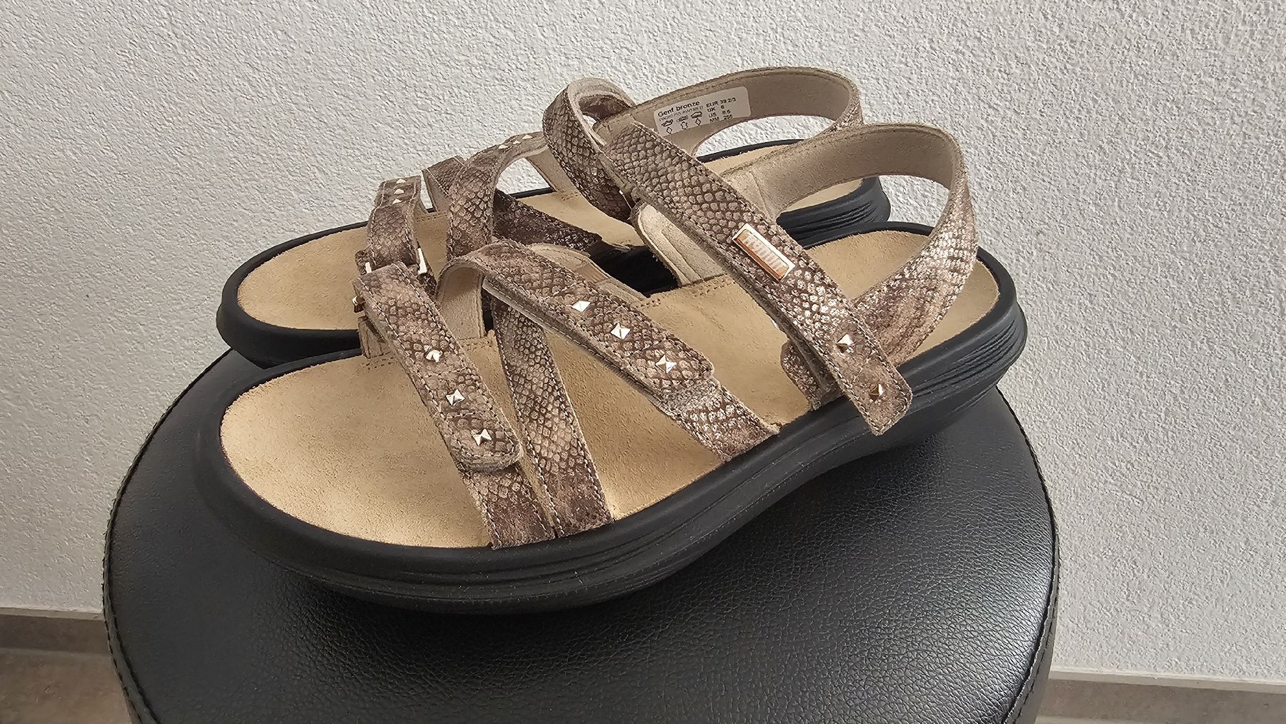 Kybun Scarpe da donna: Kybun Genf bronze, Gr. 39 2/3, NEU – Nuovo e nell'imballaggio originale da Arbon venduto da Flyaway8
