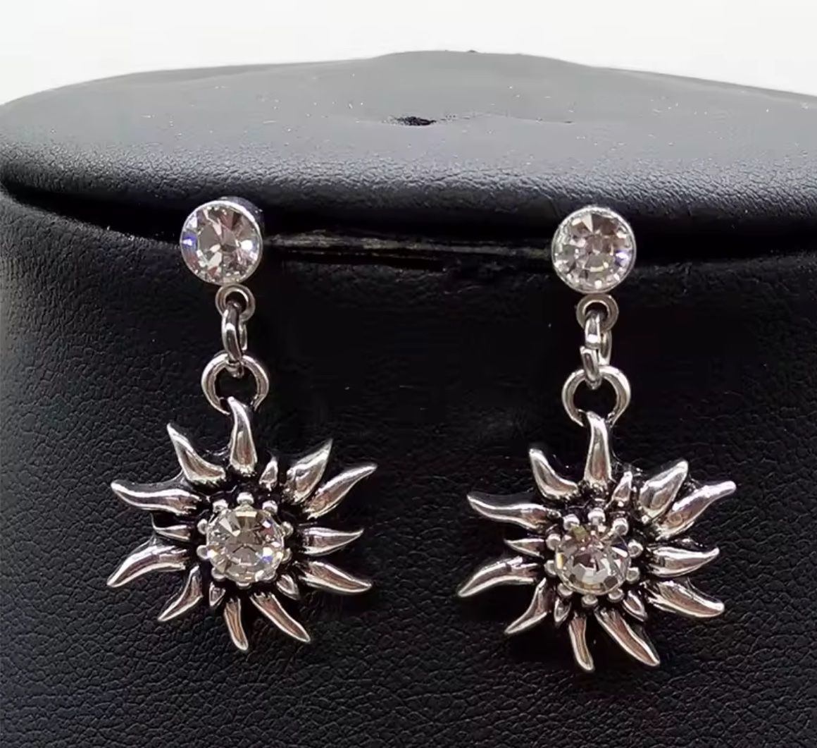 Orecchini pendenti & Orecchini a lobo: Ohrringe im Edelweiss Design – Nuovo e nell'imballaggio originale da Gams venduto da Mariawicca