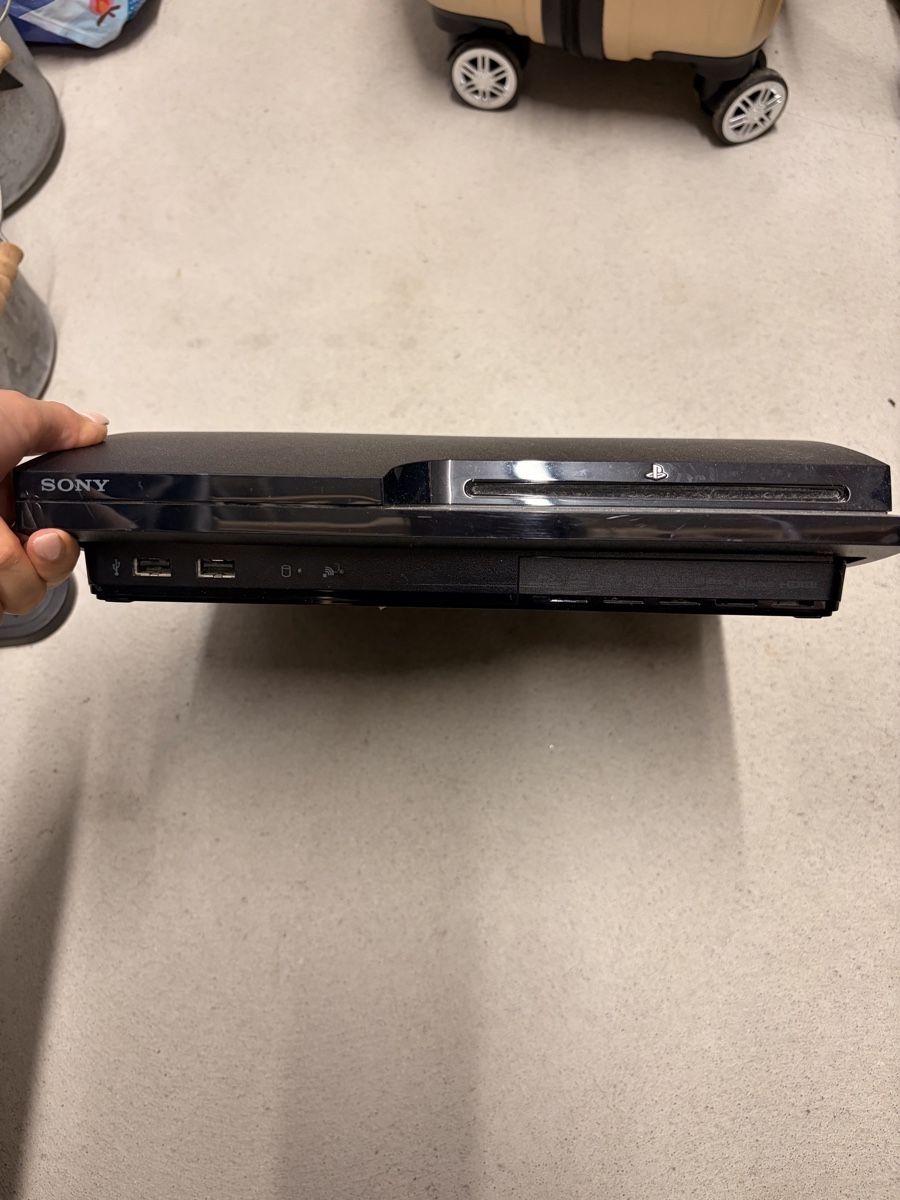Console: PS3 Konsole schwarz mit 3 Spielen und Controller  – Usato da Dübendorf venduto da chi_q2nx 1