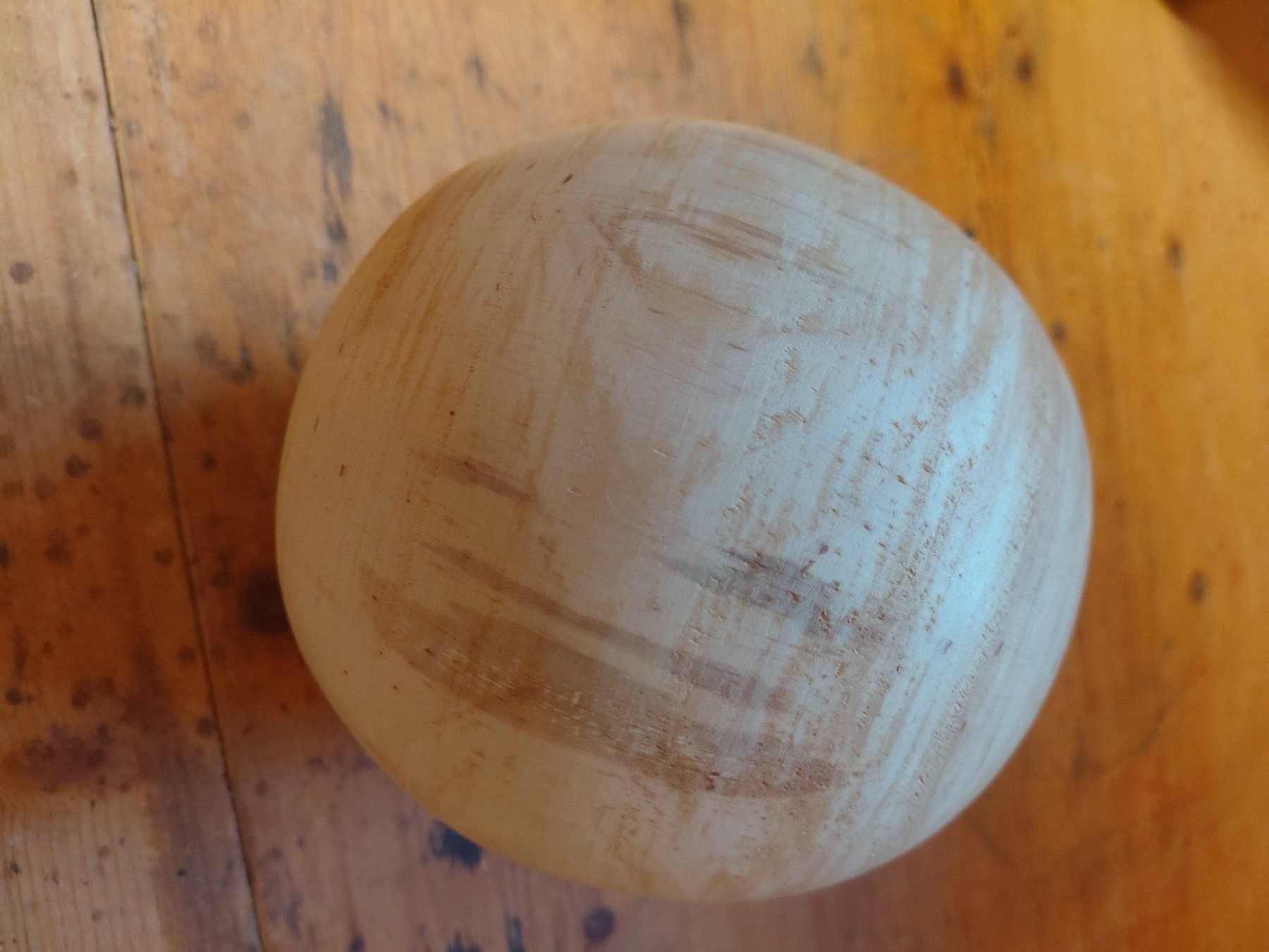 Articles en bois: Holzkugel handgedrechselt Dekoobjekt – D'occasion à Schalunen par Caremager 1