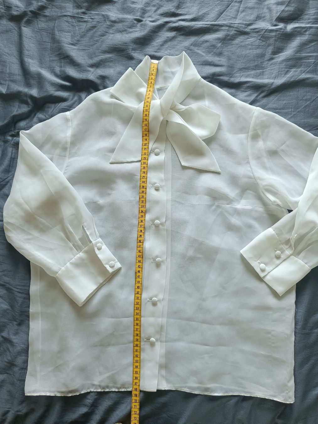 Camicette: Vintage White Blouse with a Bow - Geneve – Usato da Rotkreuz venduto da Prelovedswitzerland 3