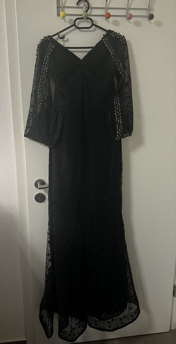 Kleider: Maxi Kleid mit Pailletten – Neu (gemäss Beschreibung) aus Amriswil von AfraEsati1503 4