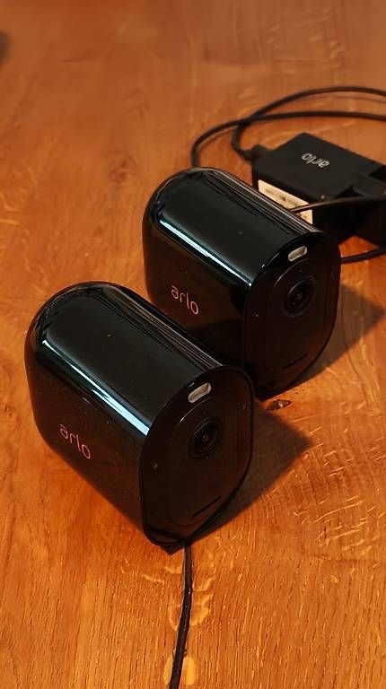 Arlo Webcams: 2x Arlo Pro 3 Kamera mit Ladegerät – Gebraucht aus Weisslingen von MontanaZH
