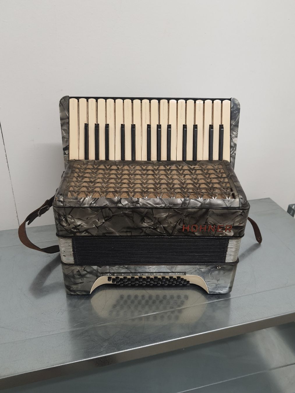 Hohner Musikinstrumente: accordéon hohner à piano  – Gebraucht aus Pont-de-la-Morge von Mirabelle0 1