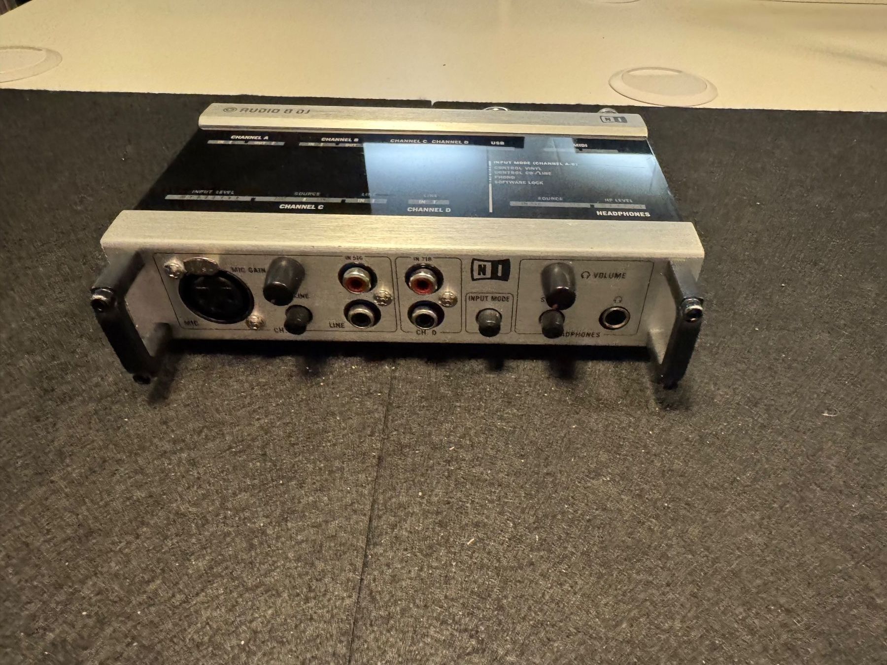 Traktor Studioequipment: Native Instruments Traktor Audio 8 – Gebraucht aus Glattpark (Opfikon) von iCon 1