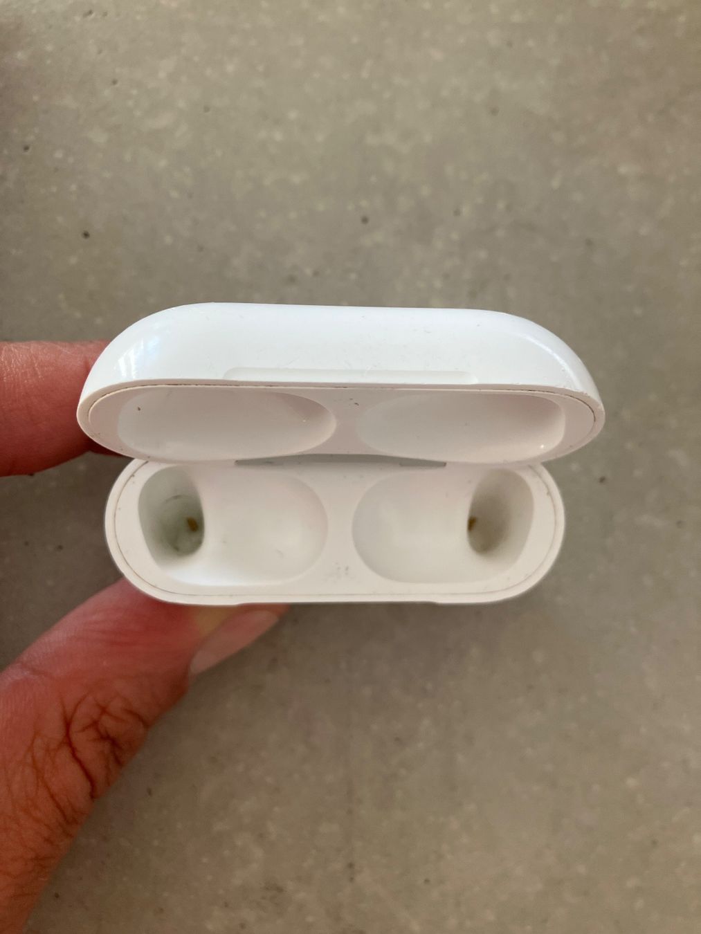 Apple Cuffie: Apple AirPods Pro 1 Charging Case – Usato da Lausanne venduto da mr.v 3