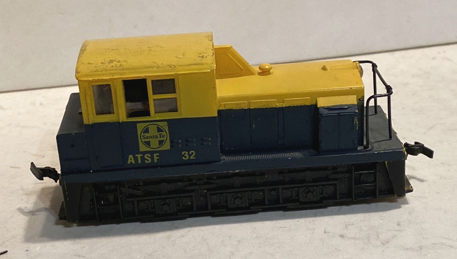 Modellini di ferrovie: Bachmann Diesel-Lok Santa Fé ATSF 32 – Usato da Sonceboz-Sombeval venduto da Decolove 3