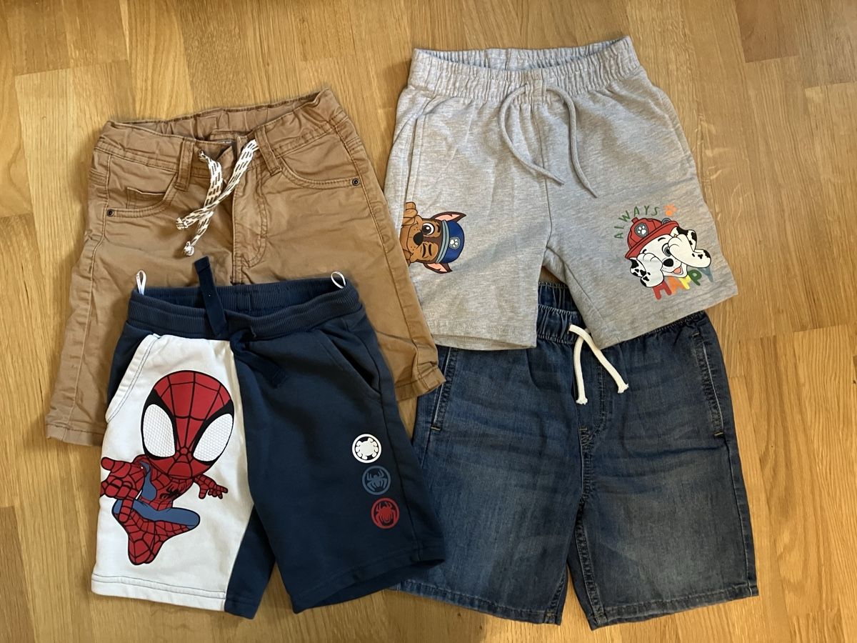 Pantaloni: 4x Kinder Shorts Gr. 104/110 – Usato da Lyss venduto da caja_6