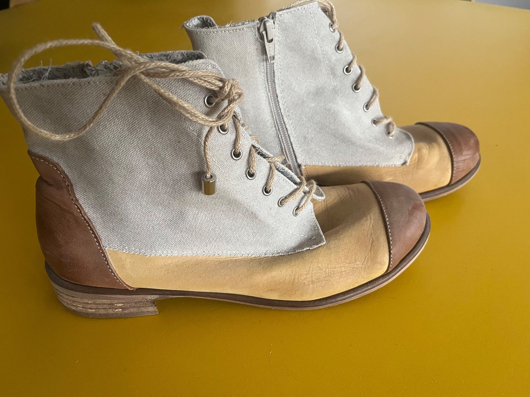 Scarpe da donna: Bottines L’IDEA  p.40 – Usato da Biel-Bienne venduto da Doriskoloris 1
