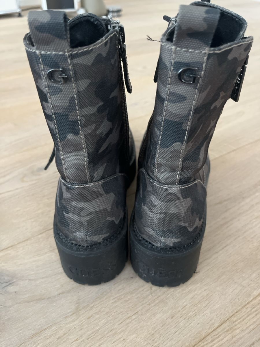 Guess Scarpe da donna: Guess Boots, Gr. 41, Camouflage Optik! – Usato da Nänikon venduto da Delonghi 1