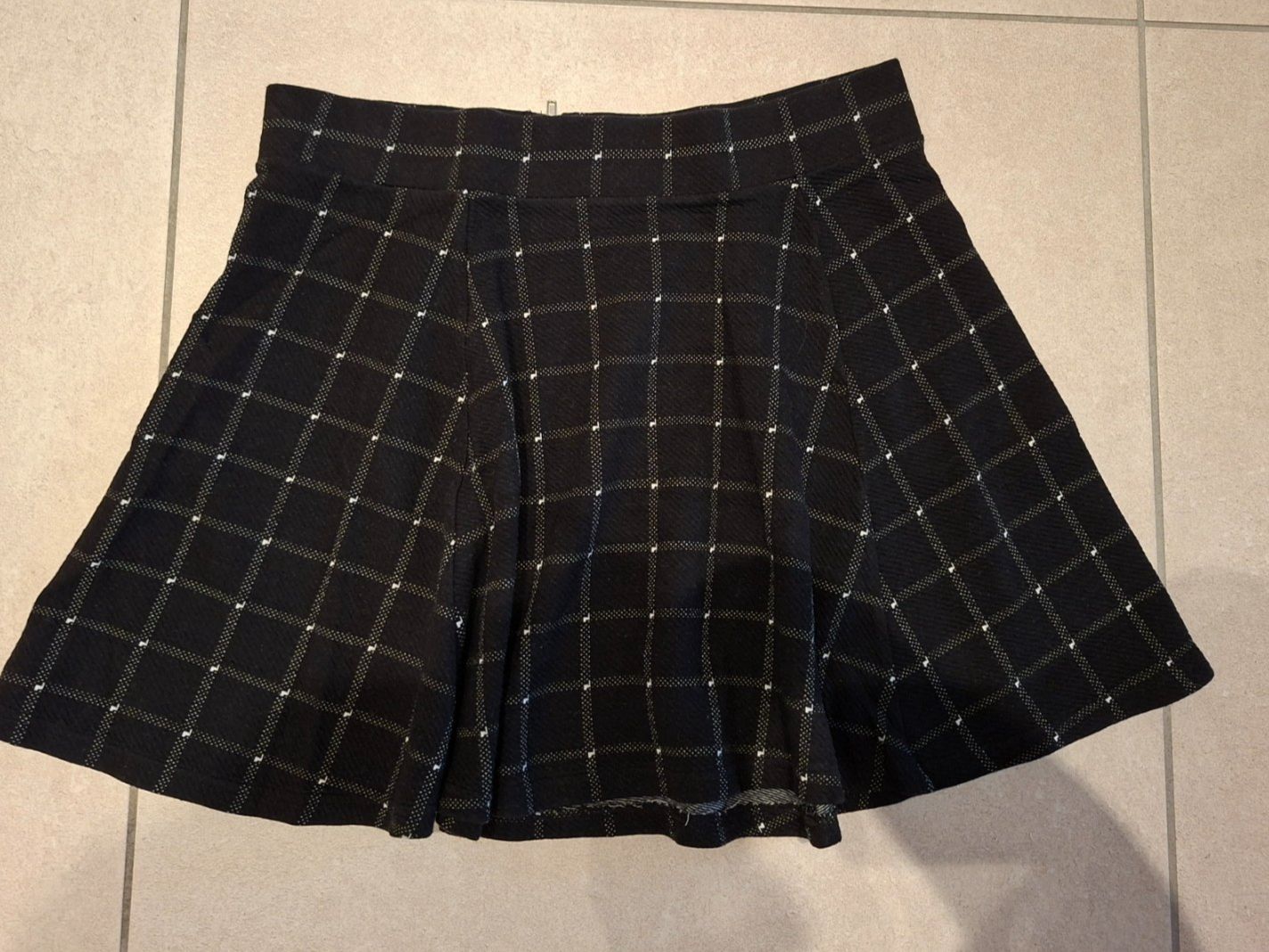 H&M Jupes: Schwarz/weiss karierter Minirock – D'occasion à Waltenschwil par PlantAddict 1