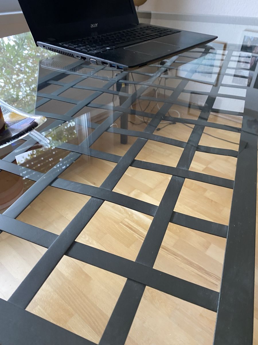 Tische: Glas-Tisch mit Metallgestell – Gebraucht aus Aeugst am Albis von derimker 3