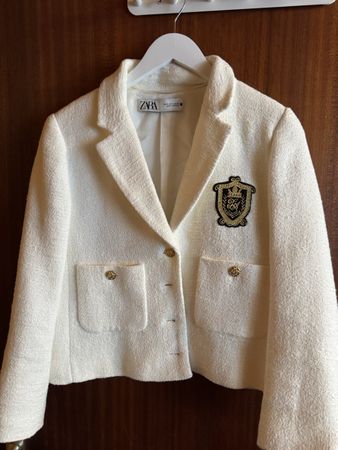 Blazer court Zara écru avec écusson T. M