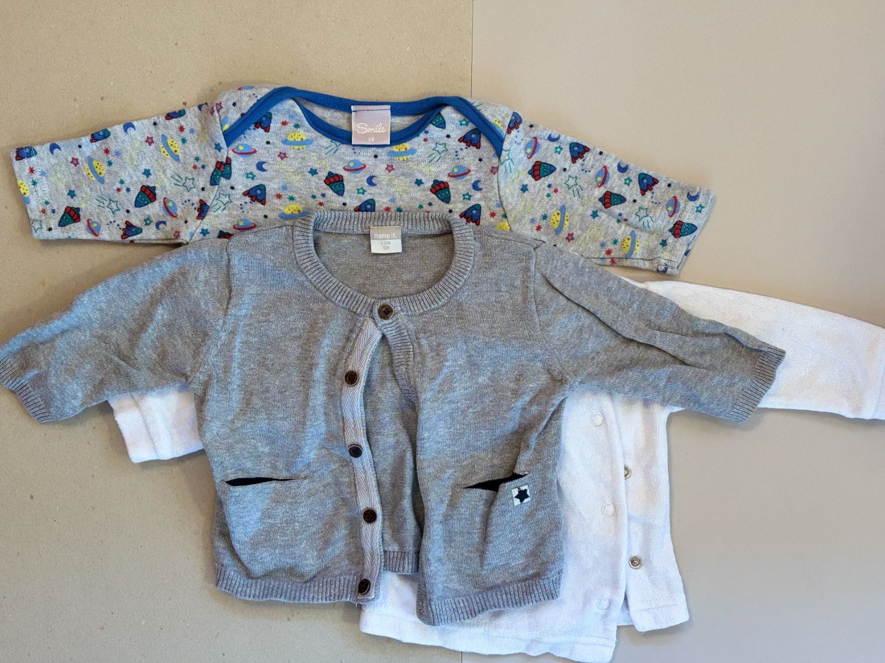 Maglioni & Felpe: 3 Baby-Pullover, Gr. 56 (#16) – Usato da Englisberg venduto da Apfelsine