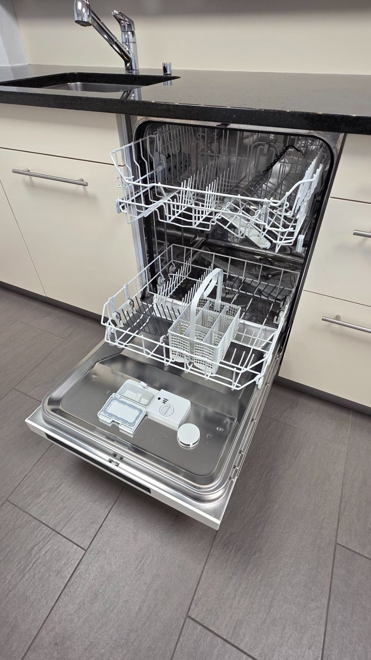 Cucine complete: Einbauküche mit Granitabdeckung – Induktion – Usato da Zollbrück venduto da Zolki 5
