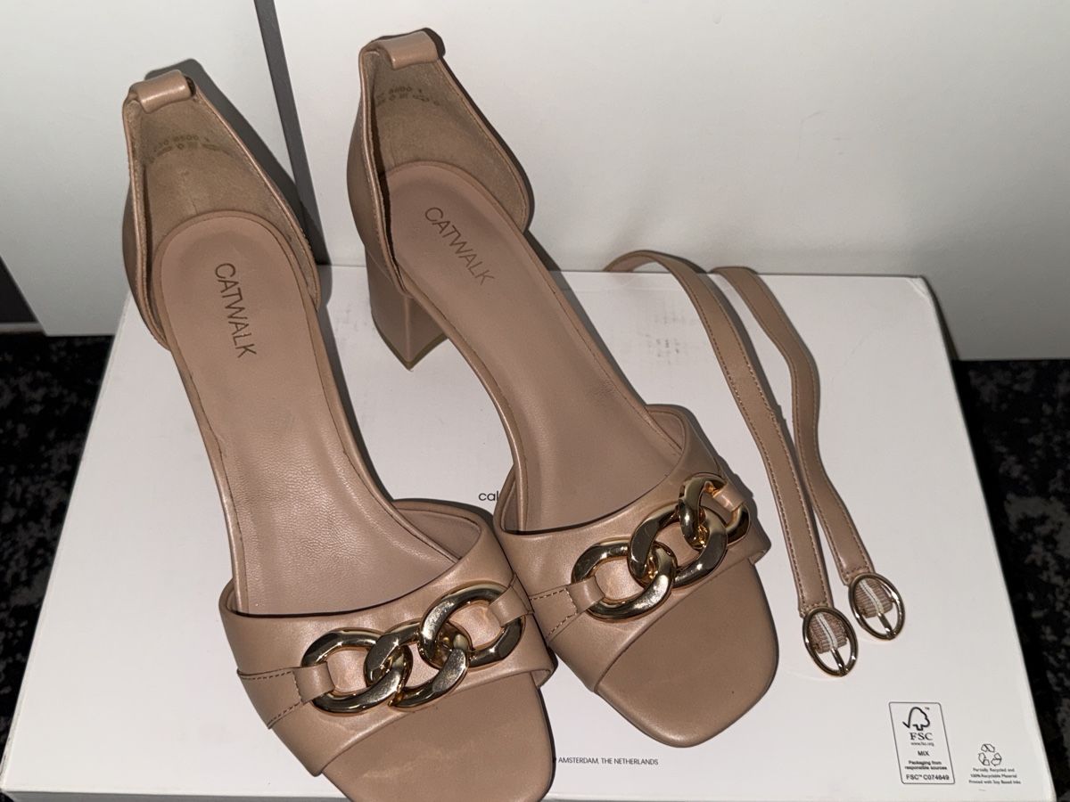 Damenschuhe: Catwalk Sandalen Grösse 39  – Neu (gemäss Beschreibung) aus Schlieren von kle_dis 4