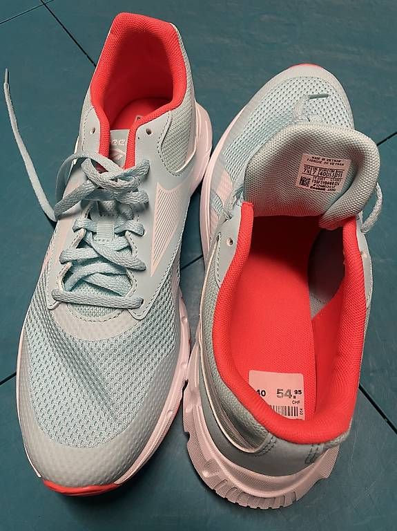 Scarpe da uomo: Hallenturnschuhe Rebook Gr. 40 – Usato da Biel/Bienne venduto da Hamamlezi 1