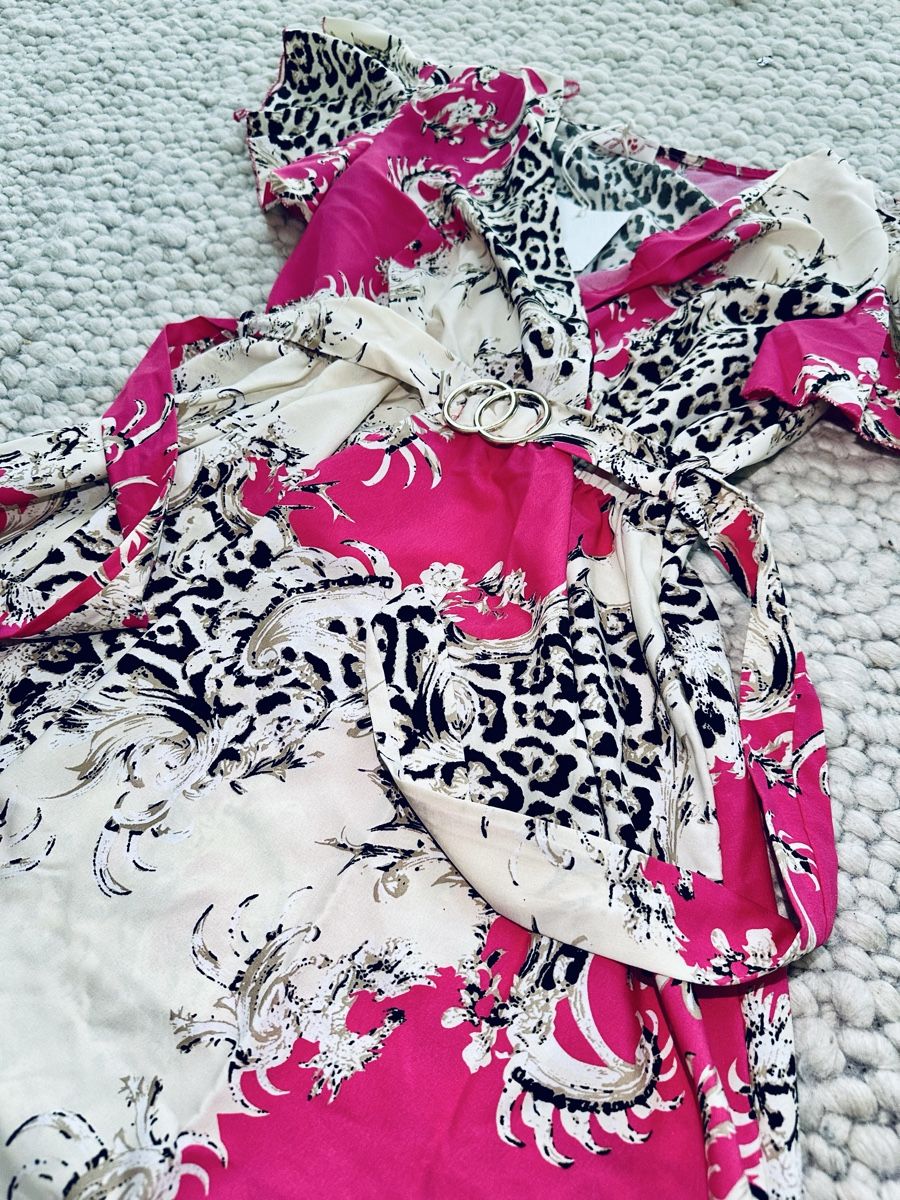 Kleider: NEUES AUFFÄLLIGES KLEID MIT ANIMALPRINT & GÜRTEL – Neu und originalverpackt aus Schaffhausen von rot_yyy7 1