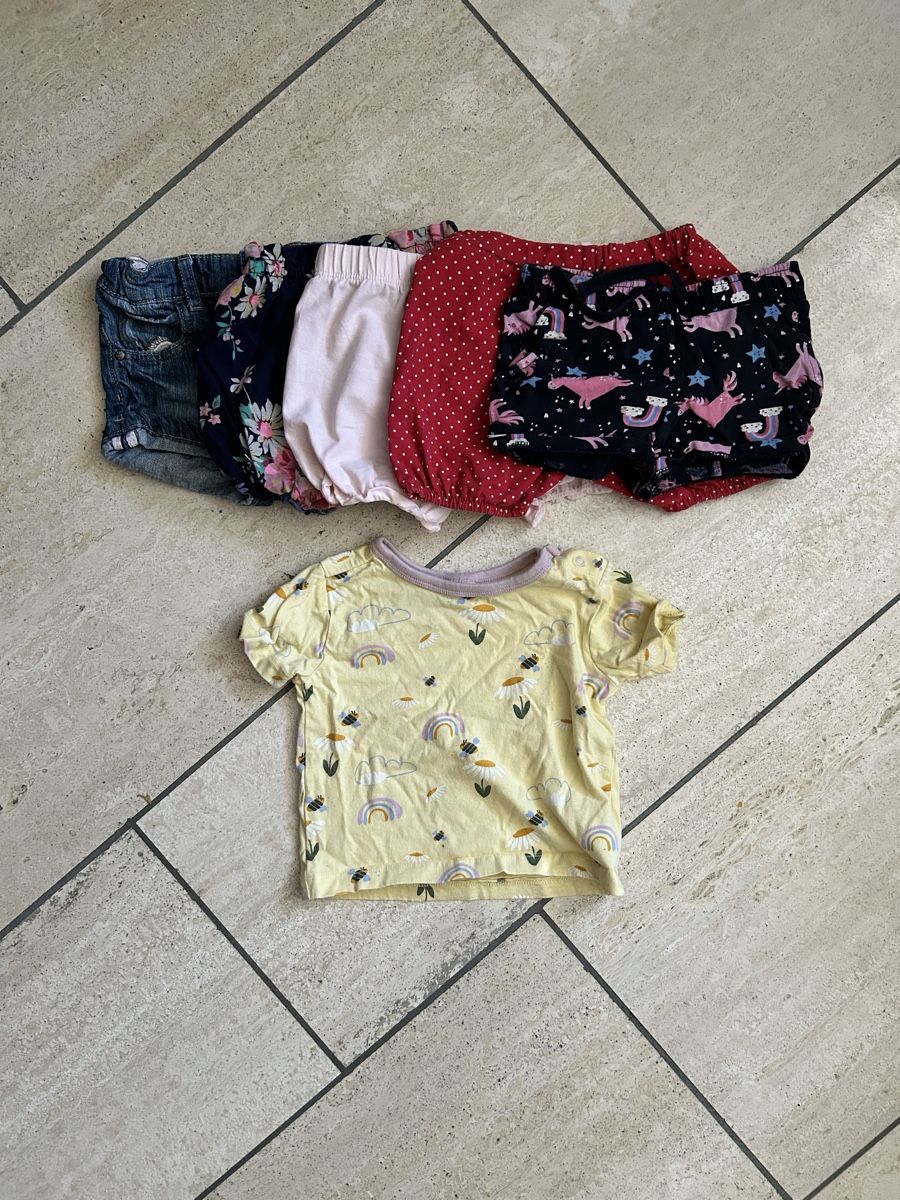 Lotti & Set di vestiti: 28-teiliges Kleiderpaket Grösse 74 – Usato da Berikon venduto da Skydive11 1